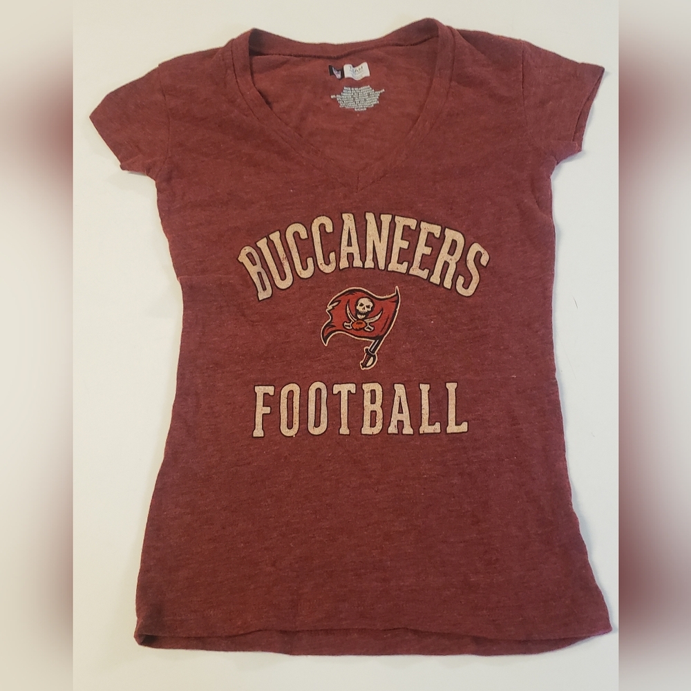 Women's maroon Tampa Bay Buccaneers football shirt size small